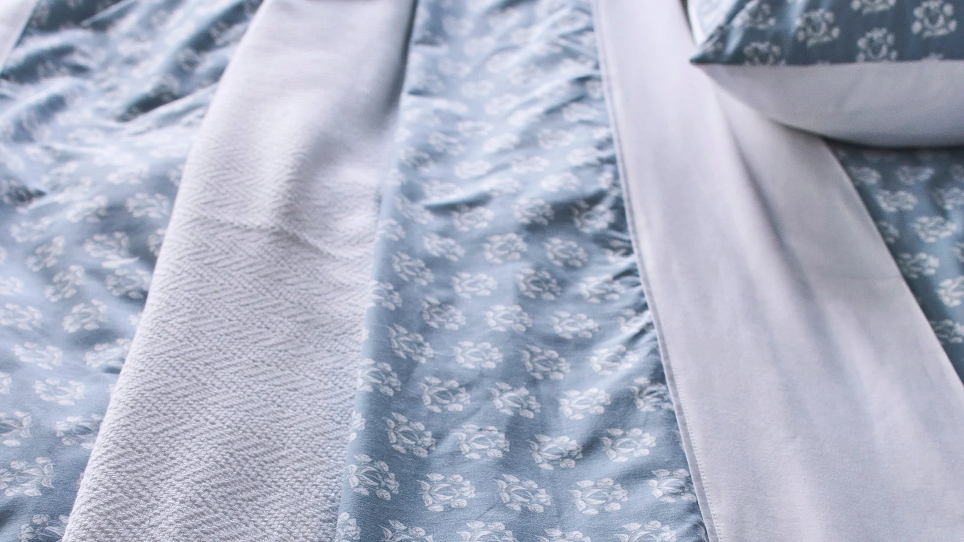 Peony Bundle Print Flat Sheet - Image 3
